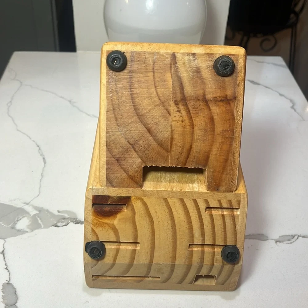 Knife Block Light Hardwood with6 Slots ~ 5 Knife Slots and 1 Square Slot